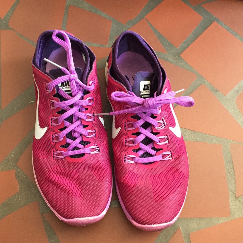 Nike tennis shoes